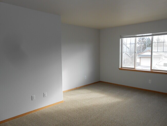 Building Photo - 20946 Lupine Ave
