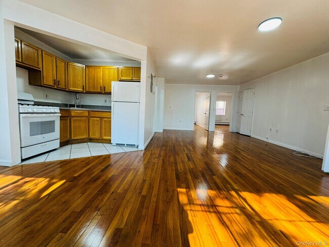 Building Photo - 53 W 192nd St