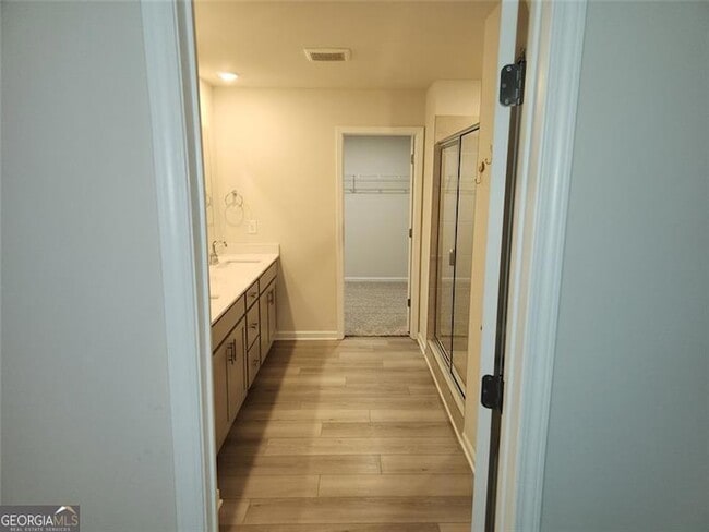 Building Photo - 235 Vly Oak Dr