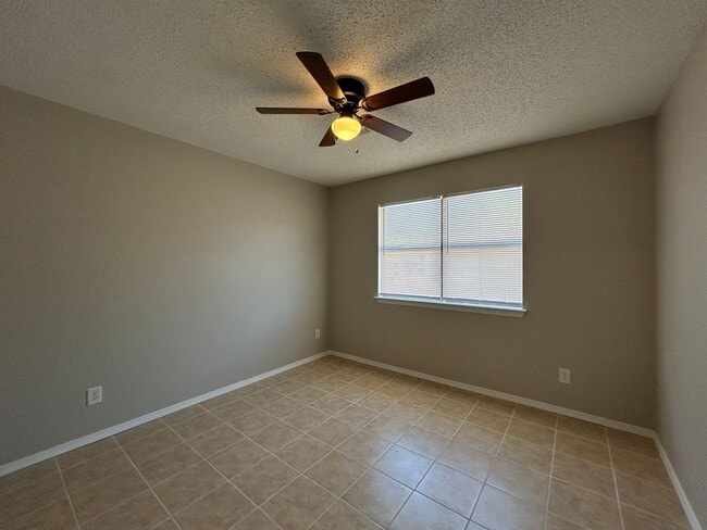 Building Photo - Minutes from Downtown Rogers – 2 Bed Apart...