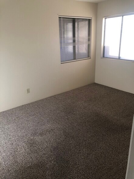 Building Photo - 2521 W Glenbrook Way