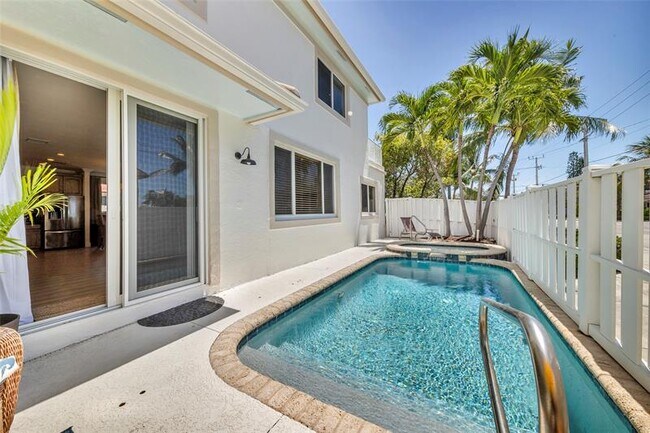 Building Photo - 4601 Bougainvilla Dr