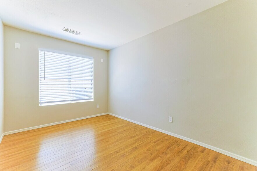 Building Photo - 1051 N San Benito Dr