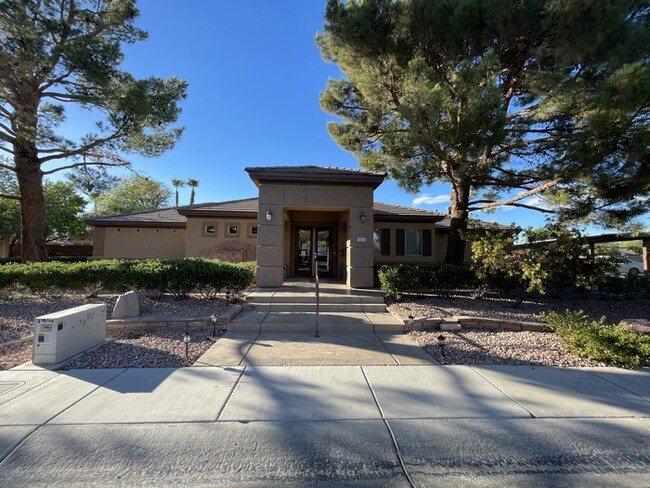 Building Photo - Carry Over Showing: This property has been...