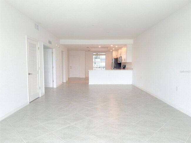 Building Photo - 14204 Heritage Landing Blvd