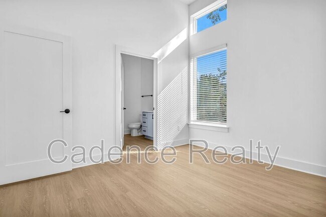 Building Photo - 610 S Kerr Ave