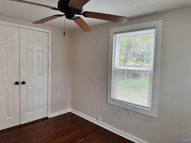 Building Photo - 1508 Mckinley Ave NE