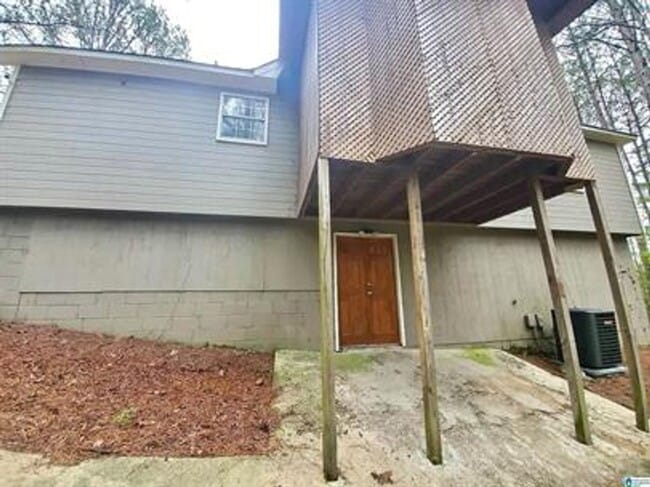 Building Photo - Cozy 3BR/2BA Home with Open Living Space