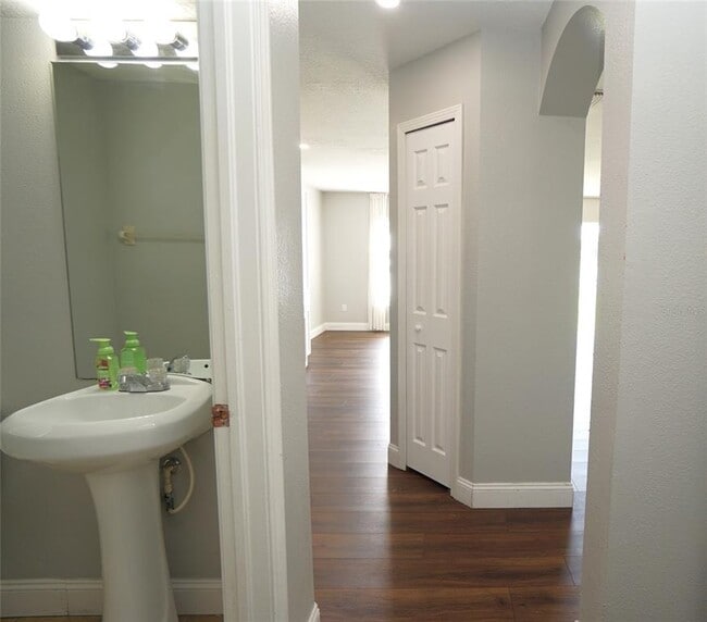 Building Photo - 7827 Carriage Pointe Dr