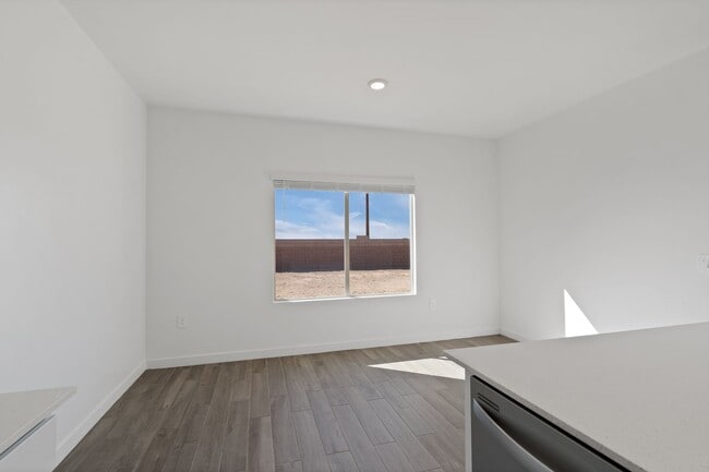 Building Photo - 12437 W Old Farm Dr