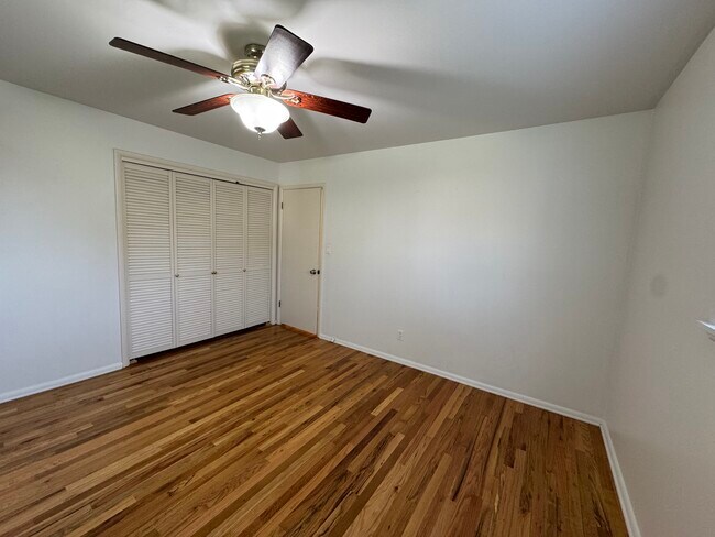 Building Photo - 950 Taney Ln