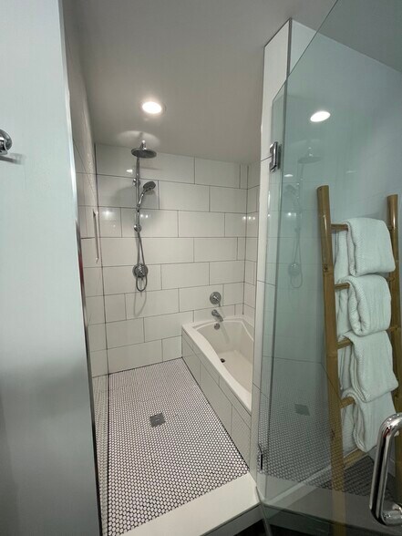 Building Photo - 1249 Breuer Mews NW