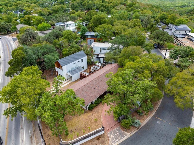 Building Photo - 2801 Cedarview Dr