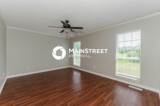 Building Photo - 4 Bedroom Pet-Friendly Home in Hendersonville, TN with Main Street Renewal