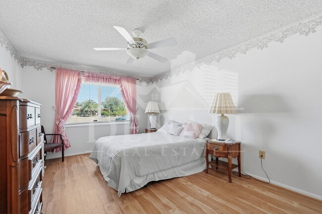 Building Photo - 9807 W Mockingbird Dr