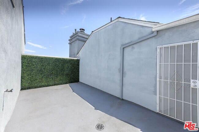 Building Photo - 11667 Gorham Ave