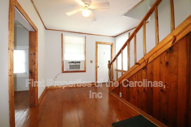 Building Photo - 203 N New Hope Rd