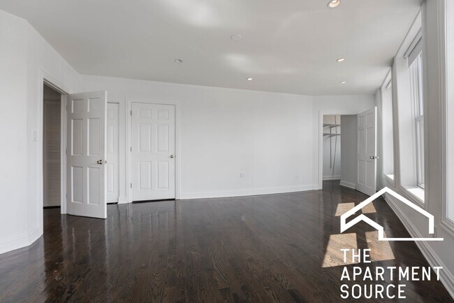 Building Photo - 2450 N Milwaukee Ave