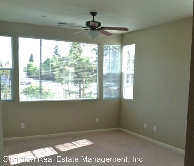 Building Photo - 2052 Hartford Dr