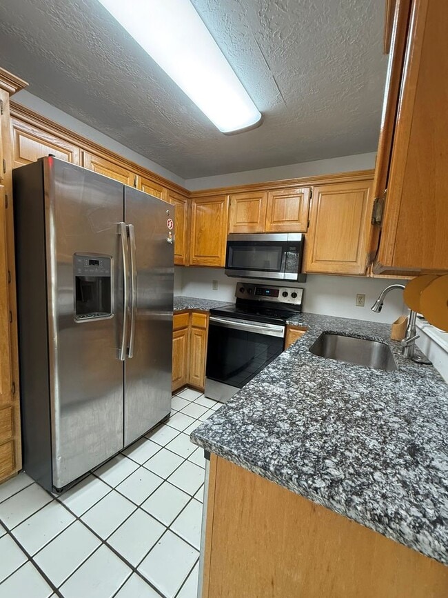 Building Photo - Chic upscale West Norman 2-bed 2.5 bath 2-...