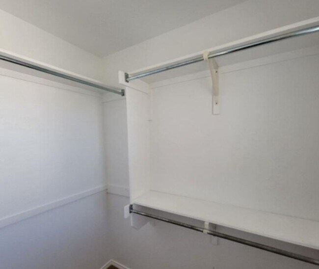 Building Photo - Modern 3BR/2.5BA Home with W/D In Unit• Covered Parking Central • AC in San Antonio