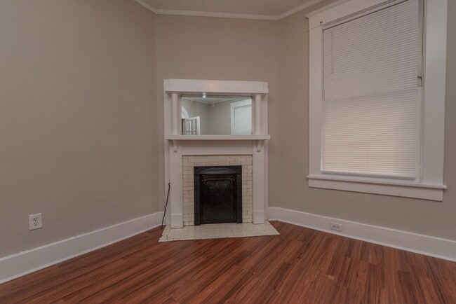 Building Photo - $1450- 4 bed/2 bath single-family home for...