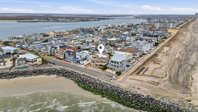 Building Photo - 119 S 11th Ave