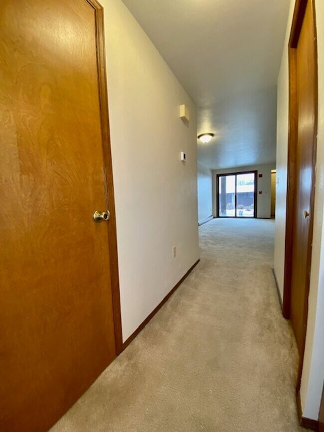 Building Photo - Cozy 1 Bedroom 1 Bath Lower Apartment W/Garage & Coin-Op Laundry!
