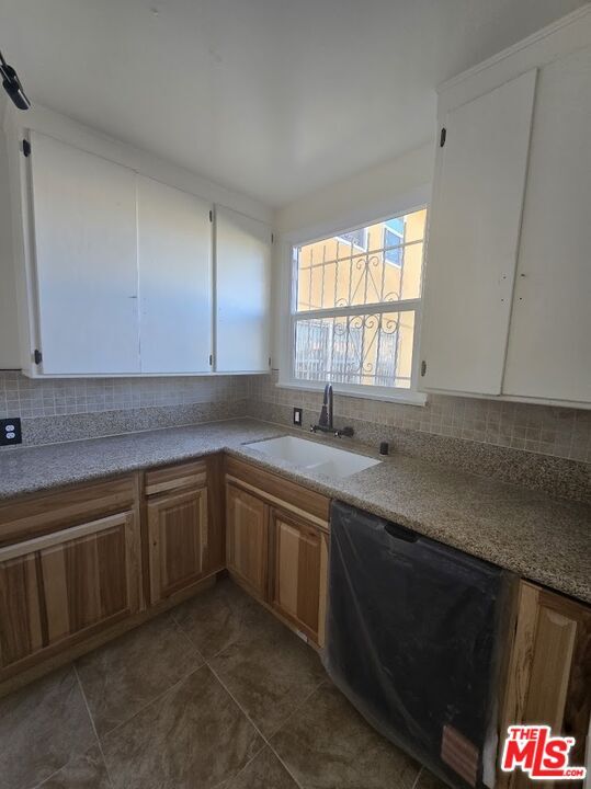 Building Photo - 3311 1/2 W 78th St