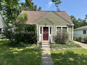 Building Photo - Updated 3BR Bungalow Minutes from Downtown Ferndale