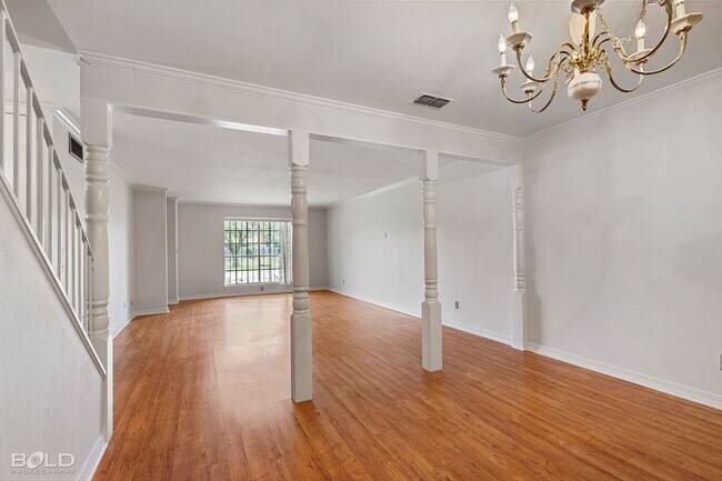 Building Photo - 203 Stratmore Dr