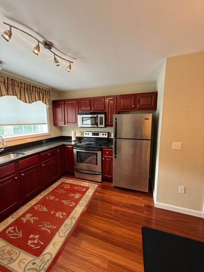 Primary Photo - 2 Bedroom Condo Available for 1 Year Lease