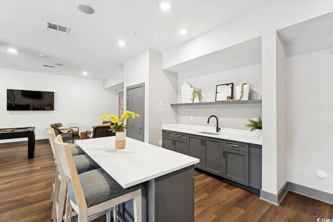 Building Photo - 147 Laurenco Loop