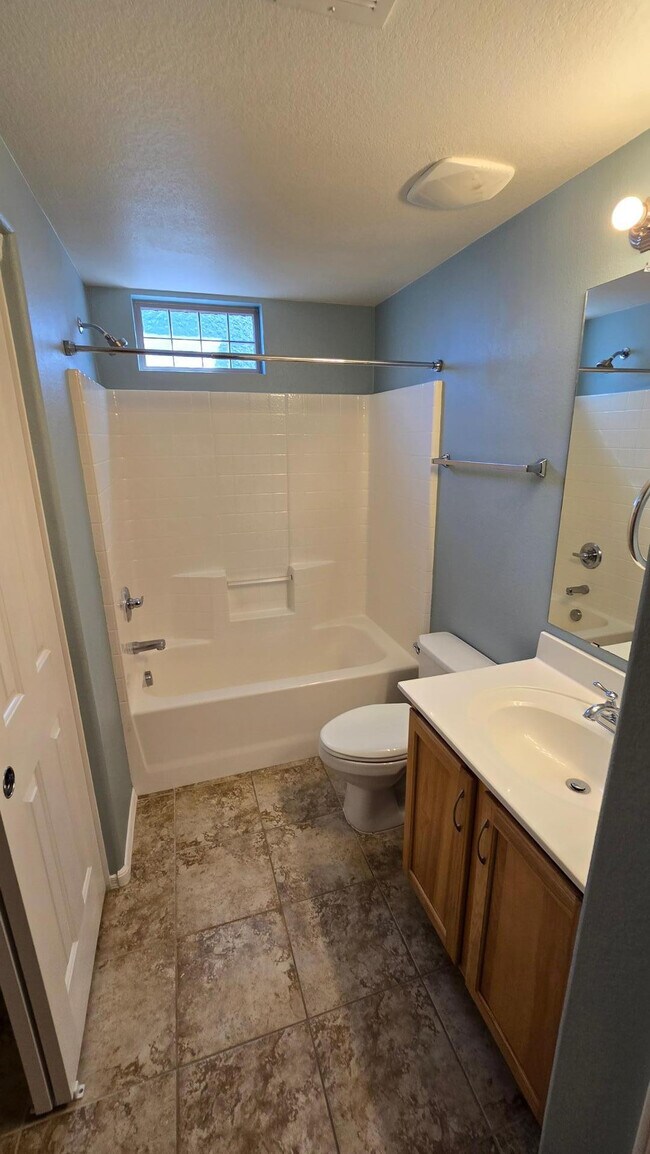 Building Photo - 16825 N 14th St