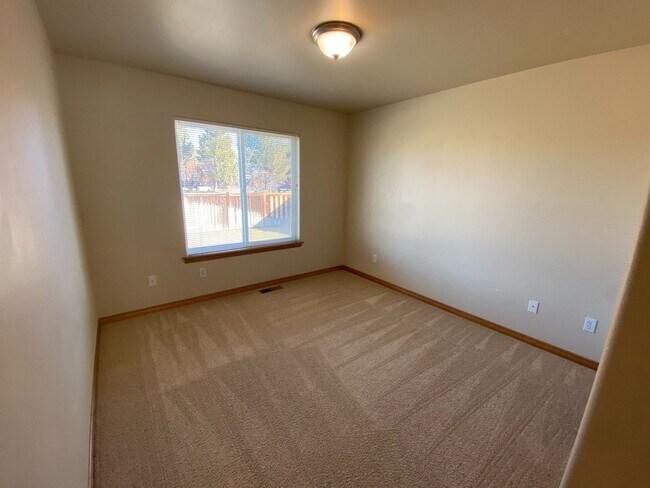 Building Photo - Nice 3 Bed, 2 Bath Home!