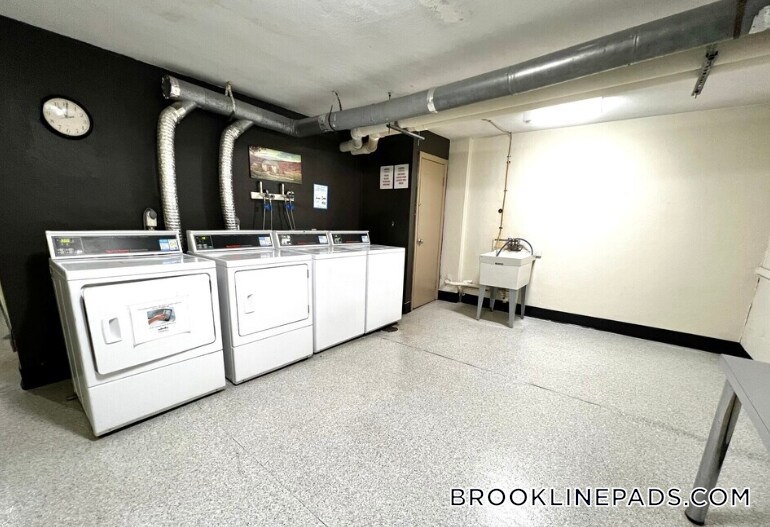 Building Photo - 230 Babcock St