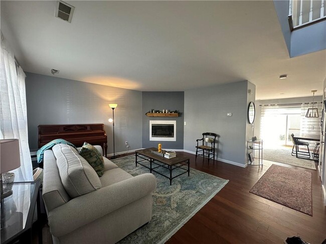 Building Photo - 620 Crab Apple Ln