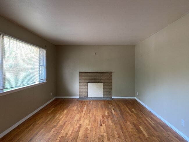 Building Photo - STUDENTS WELCOME! Ranch Home w/ Finished Basement, Fenced Yard and Two Kitchens