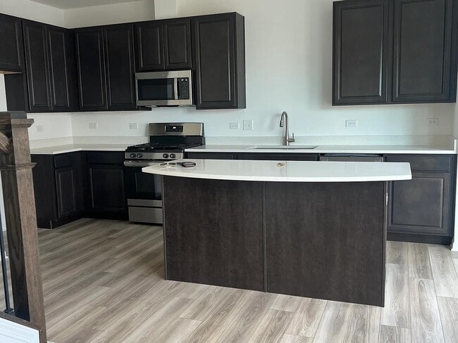 Building Photo - 632 Wolverine Dr