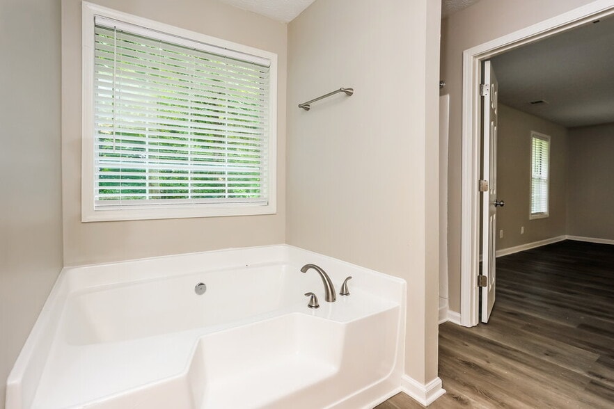 Building Photo - 3747 Wolverton Cir