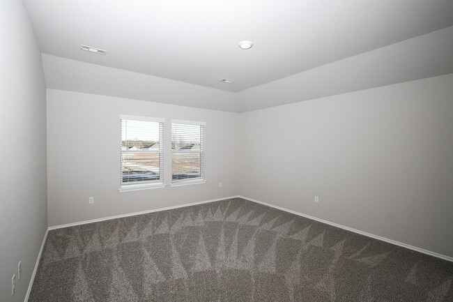 Building Photo - 606 Comanche Dr