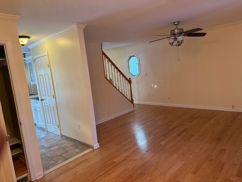 Building Photo - 284 Semton Blvd