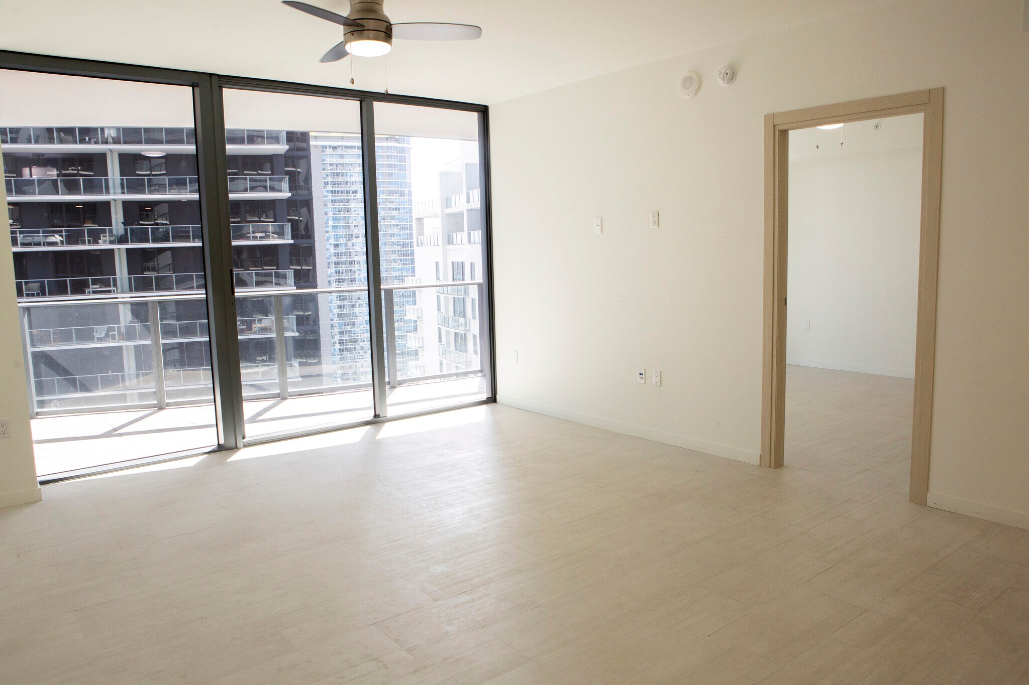 Building Photo - 1000 Brickell Plz