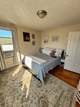 Building Photo - 156 Russell St