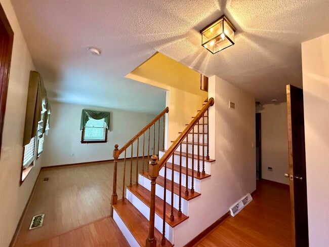 Building Photo - 69 Timberline Dr