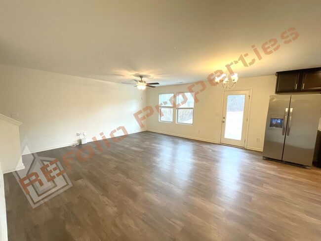 Building Photo - Stylish 4-Bedroom 3 Bathroom Single Home w...