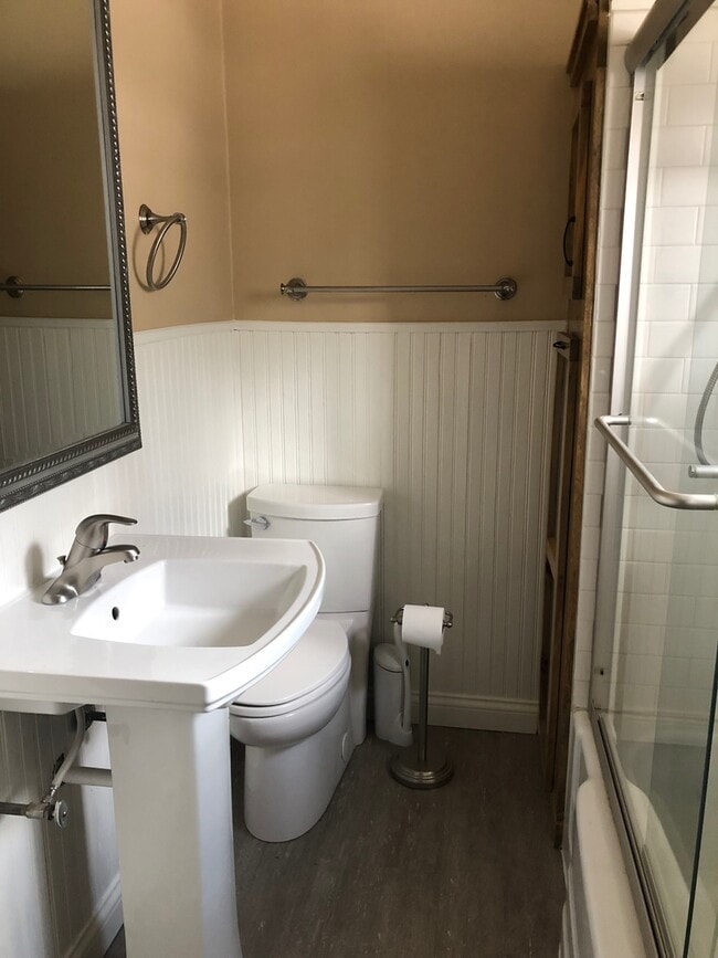 Building Photo - Beautiful 2 bedroom 2 bath stand- alone home