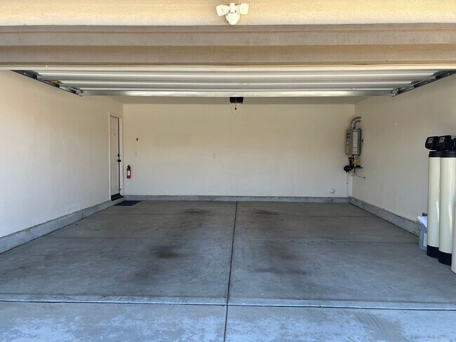 Building Photo - 3 Bedroom Plus Bonus Room Single Family Ho...