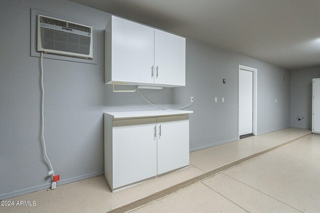 Building Photo - 6326 W El Cortez Pl