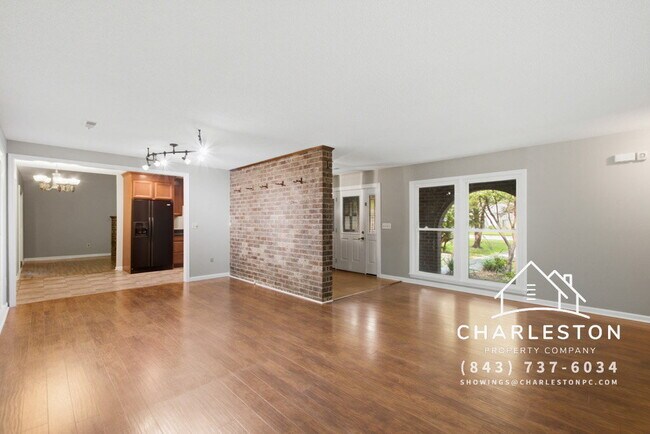 Building Photo - 2067 Dogwood Rd